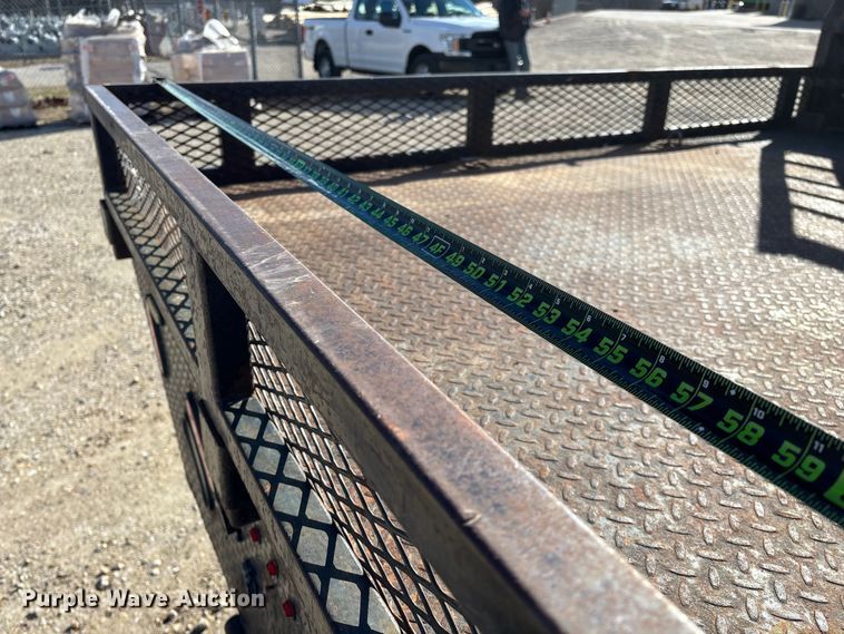 image for item FG0014 2007 Chevrolet Silverado 2500HD flatbed pickup truck