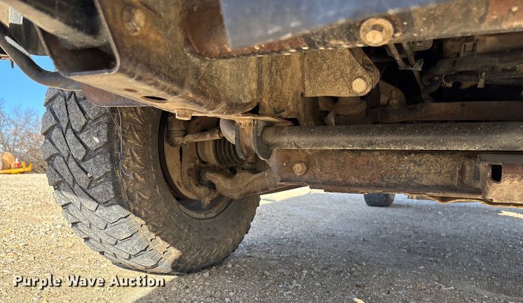 image for item FG0014 2007 Chevrolet Silverado 2500HD flatbed pickup truck