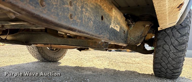 image for item FG0014 2007 Chevrolet Silverado 2500HD flatbed pickup truck