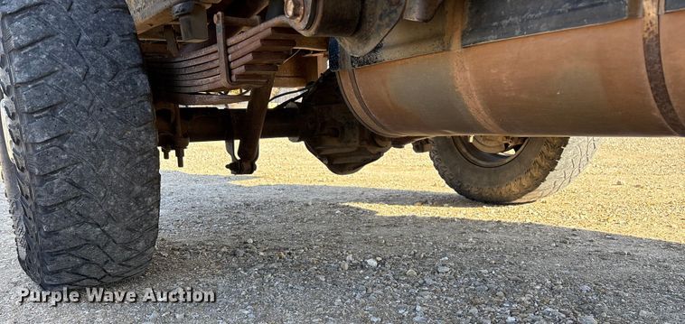 image for item FG0014 2007 Chevrolet Silverado 2500HD flatbed pickup truck