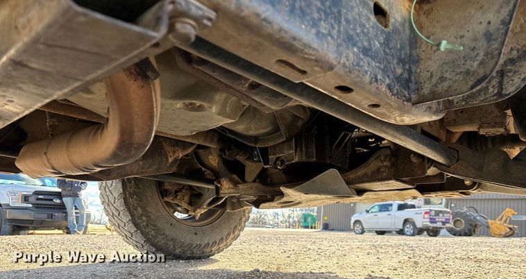 image for item FG0014 2007 Chevrolet Silverado 2500HD flatbed pickup truck