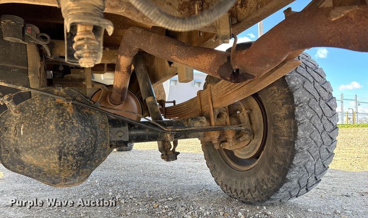 image for item FG0014 2007 Chevrolet Silverado 2500HD flatbed pickup truck