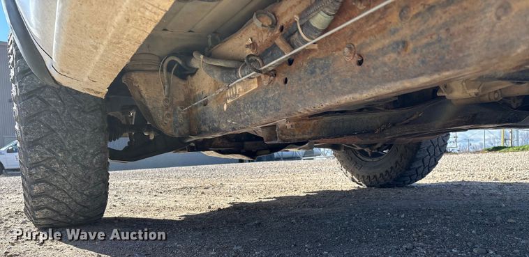 image for item FG0014 2007 Chevrolet Silverado 2500HD flatbed pickup truck