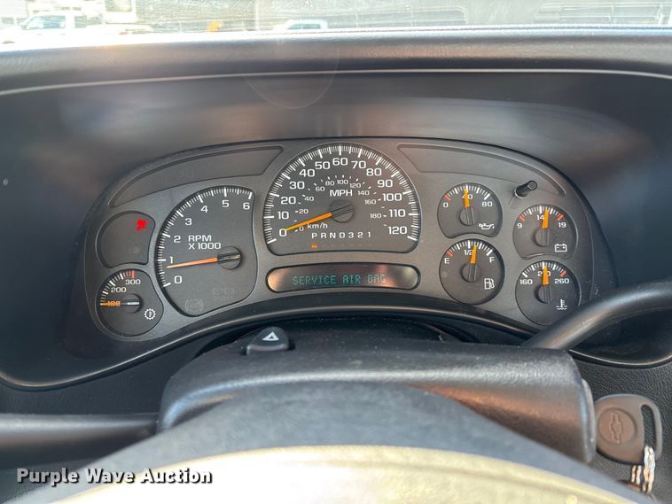 image for item FG0014 2007 Chevrolet Silverado 2500HD flatbed pickup truck