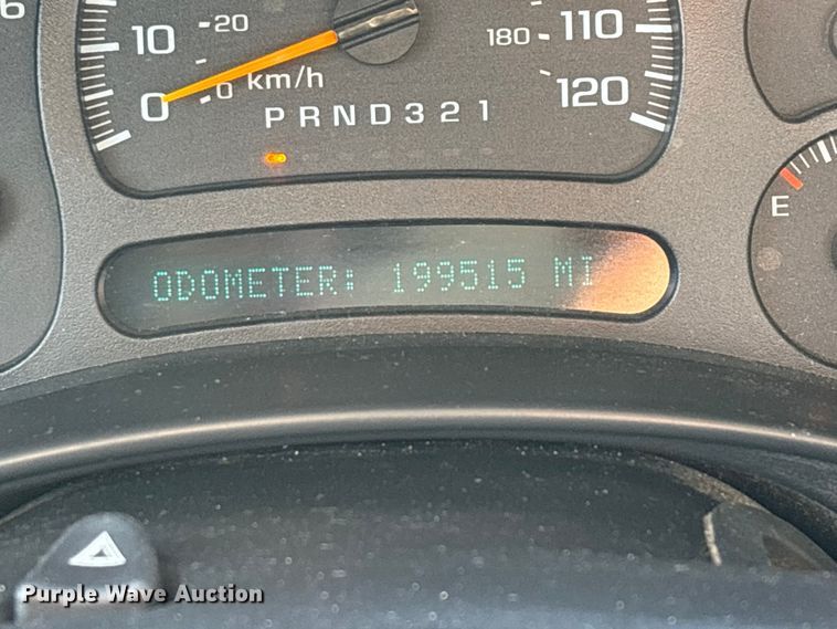 image for item FG0014 2007 Chevrolet Silverado 2500HD flatbed pickup truck