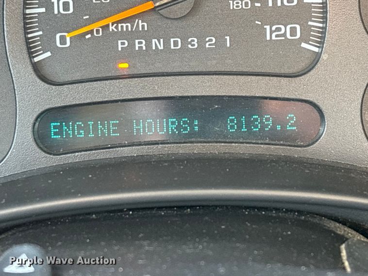 image for item FG0014 2007 Chevrolet Silverado 2500HD flatbed pickup truck