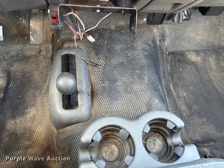 image for item FG0014 2007 Chevrolet Silverado 2500HD flatbed pickup truck