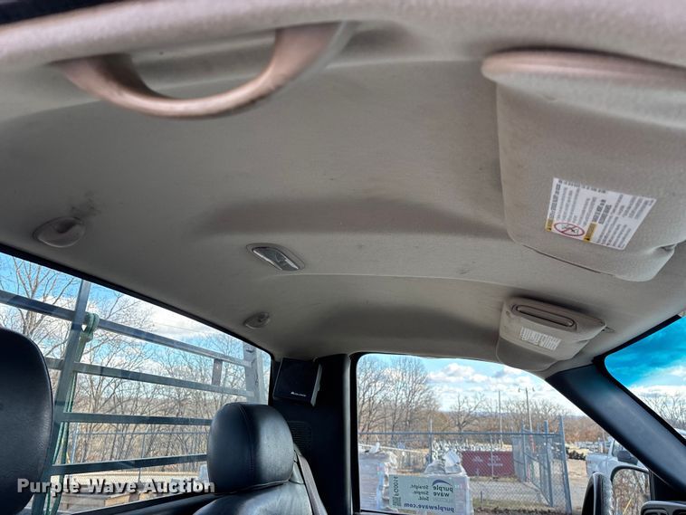 image for item FG0014 2007 Chevrolet Silverado 2500HD flatbed pickup truck