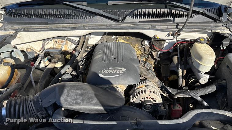 image for item FG0014 2007 Chevrolet Silverado 2500HD flatbed pickup truck