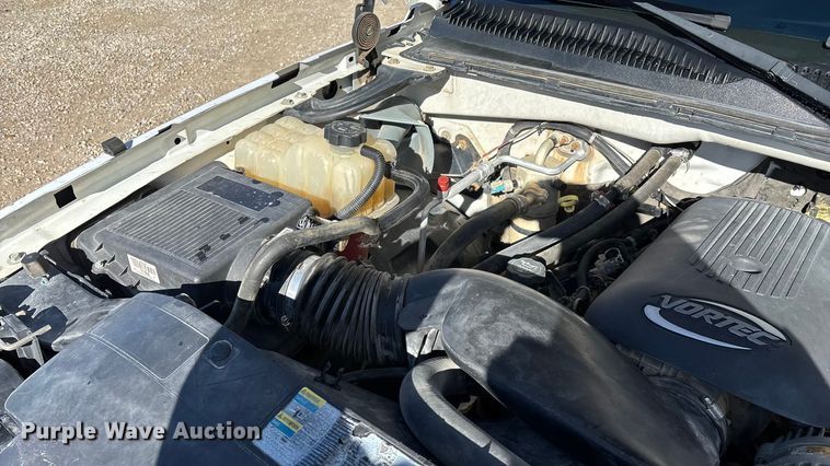 image for item FG0014 2007 Chevrolet Silverado 2500HD flatbed pickup truck