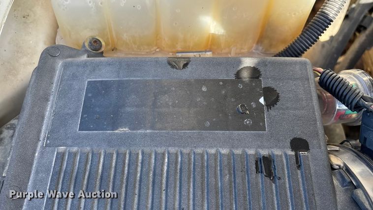 image for item FG0014 2007 Chevrolet Silverado 2500HD flatbed pickup truck