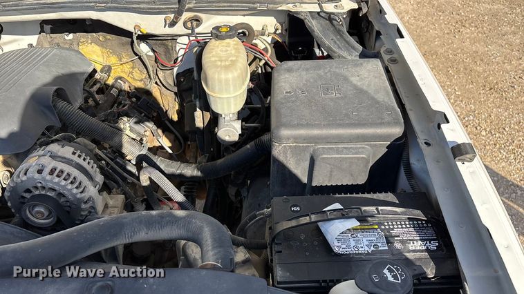 image for item FG0014 2007 Chevrolet Silverado 2500HD flatbed pickup truck