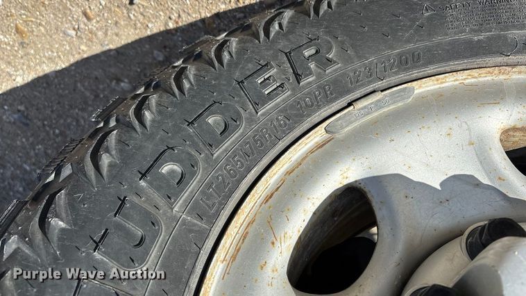 image for item FG0014 2007 Chevrolet Silverado 2500HD flatbed pickup truck