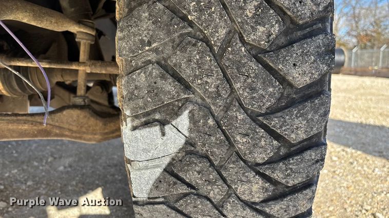 image for item FG0014 2007 Chevrolet Silverado 2500HD flatbed pickup truck