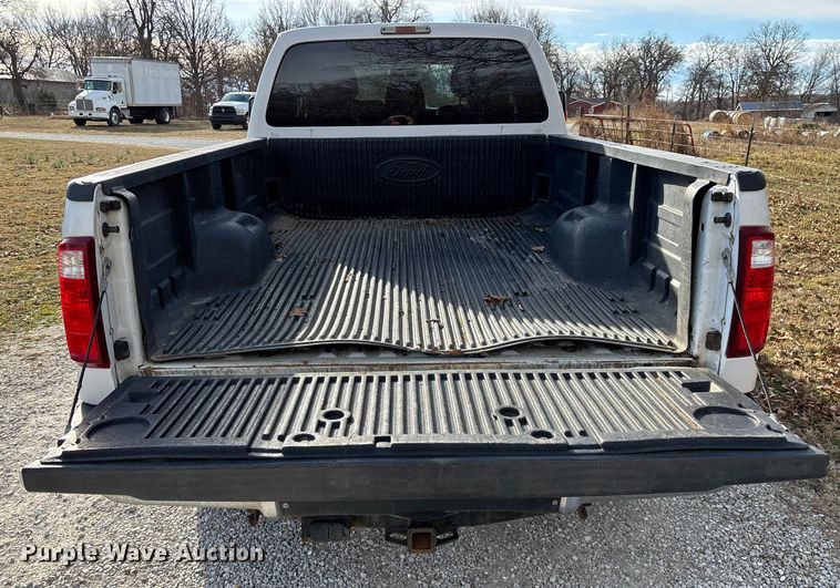 image for item FG0022 2012 Ford F350 Super Duty Crew Cab pickup truck