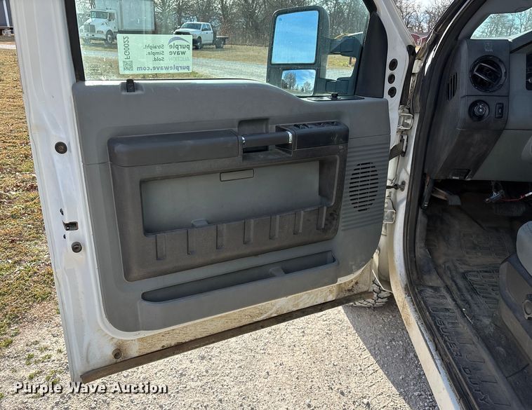 image for item FG0022 2012 Ford F350 Super Duty Crew Cab pickup truck