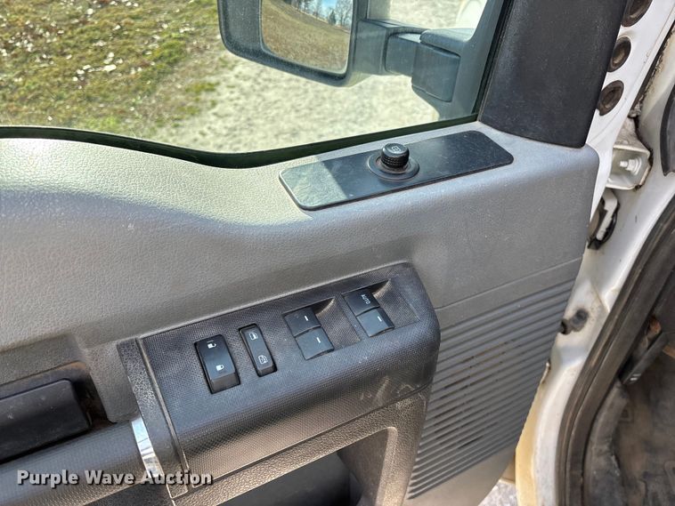 image for item FG0022 2012 Ford F350 Super Duty Crew Cab pickup truck