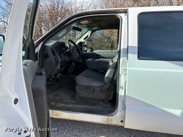 image for item FG0022 2012 Ford F350 Super Duty Crew Cab pickup truck