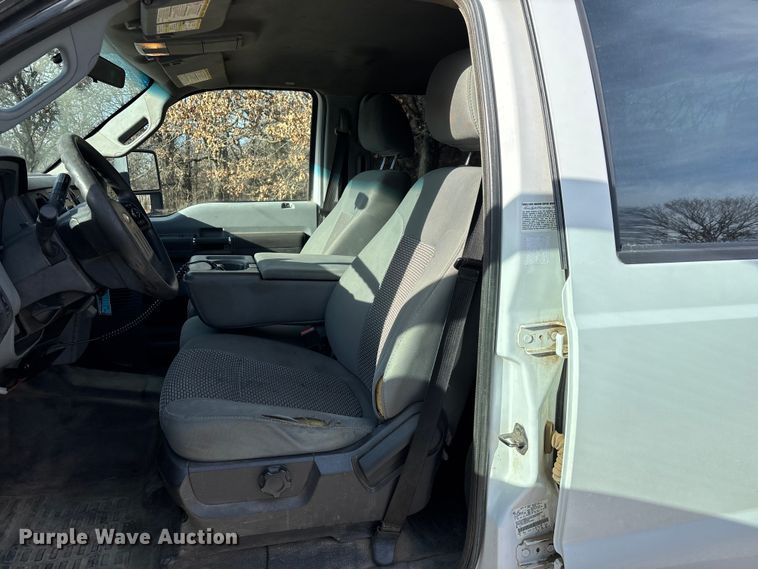 image for item FG0022 2012 Ford F350 Super Duty Crew Cab pickup truck