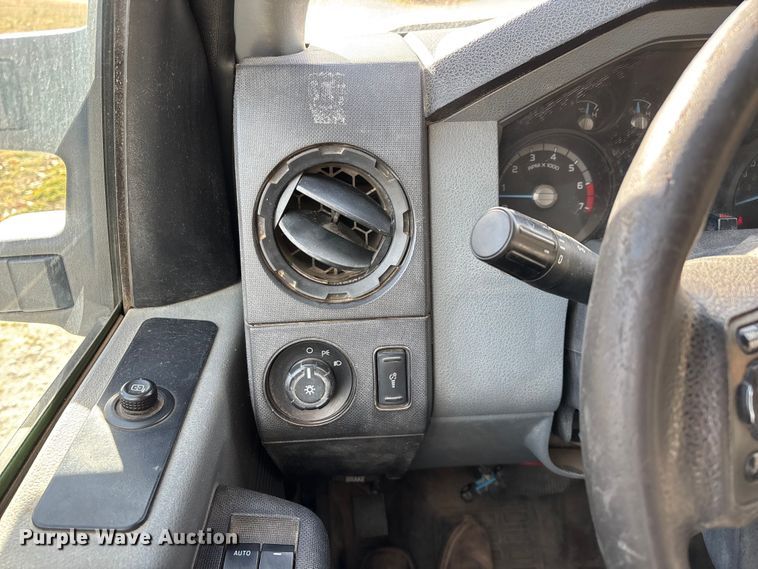 image for item FG0022 2012 Ford F350 Super Duty Crew Cab pickup truck