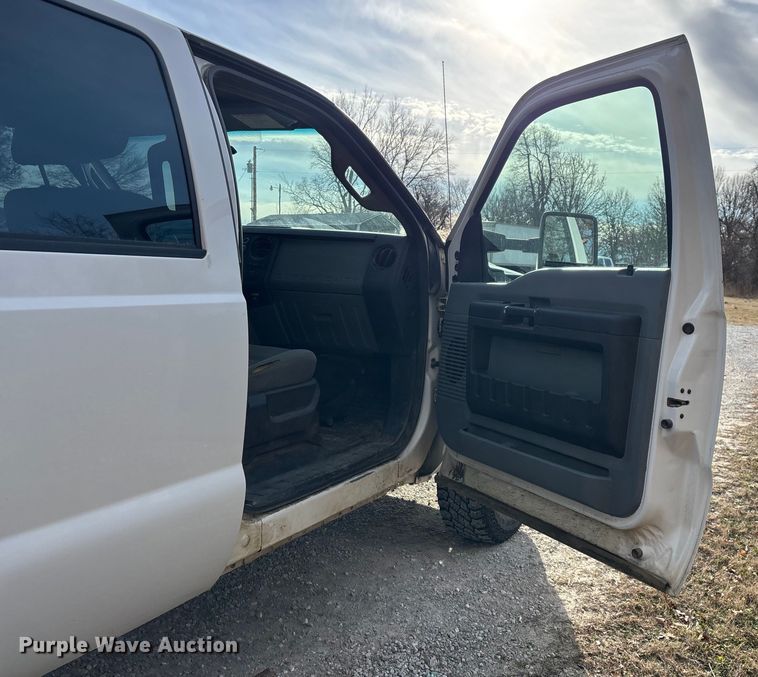 image for item FG0022 2012 Ford F350 Super Duty Crew Cab pickup truck