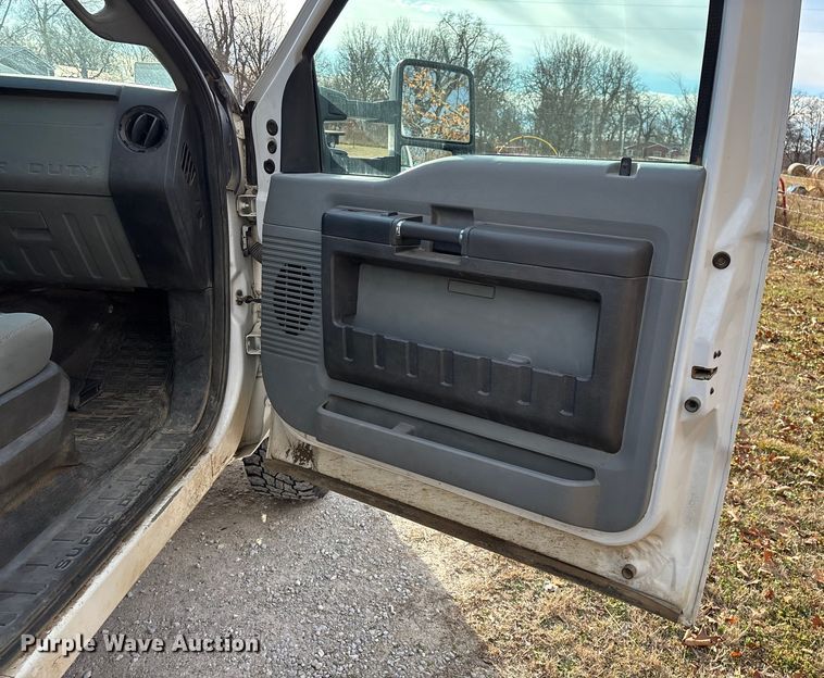 image for item FG0022 2012 Ford F350 Super Duty Crew Cab pickup truck