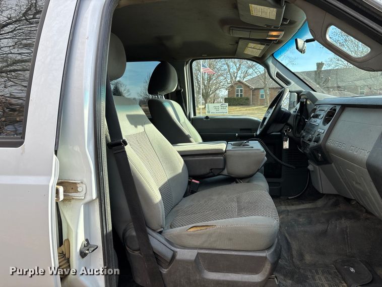 image for item FG0022 2012 Ford F350 Super Duty Crew Cab pickup truck