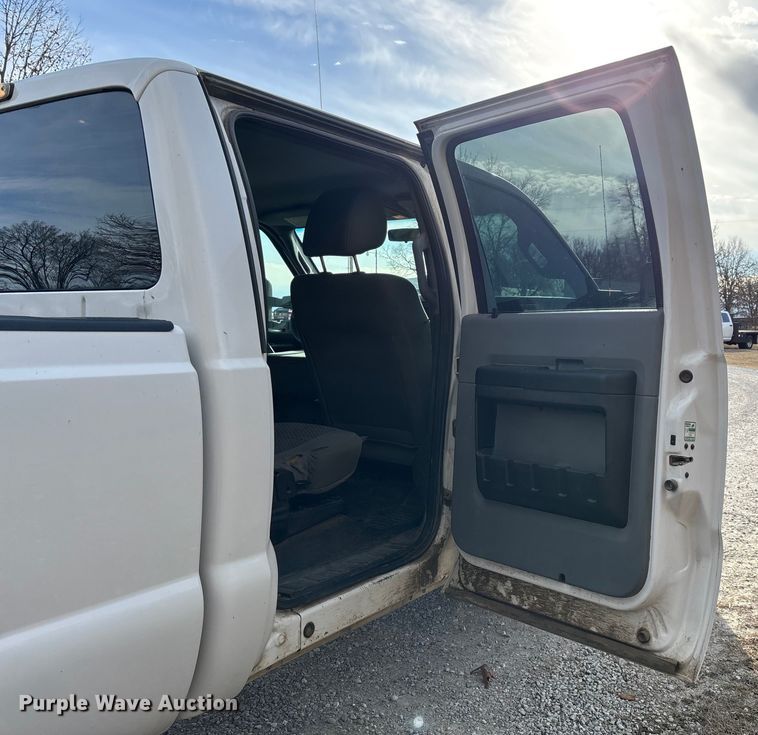 image for item FG0022 2012 Ford F350 Super Duty Crew Cab pickup truck