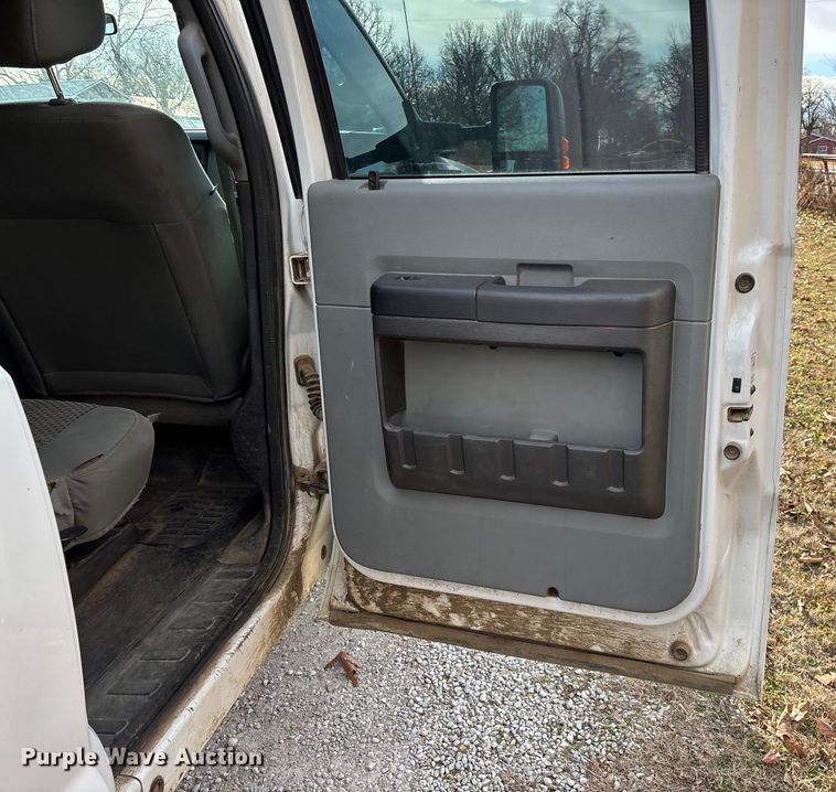 image for item FG0022 2012 Ford F350 Super Duty Crew Cab pickup truck