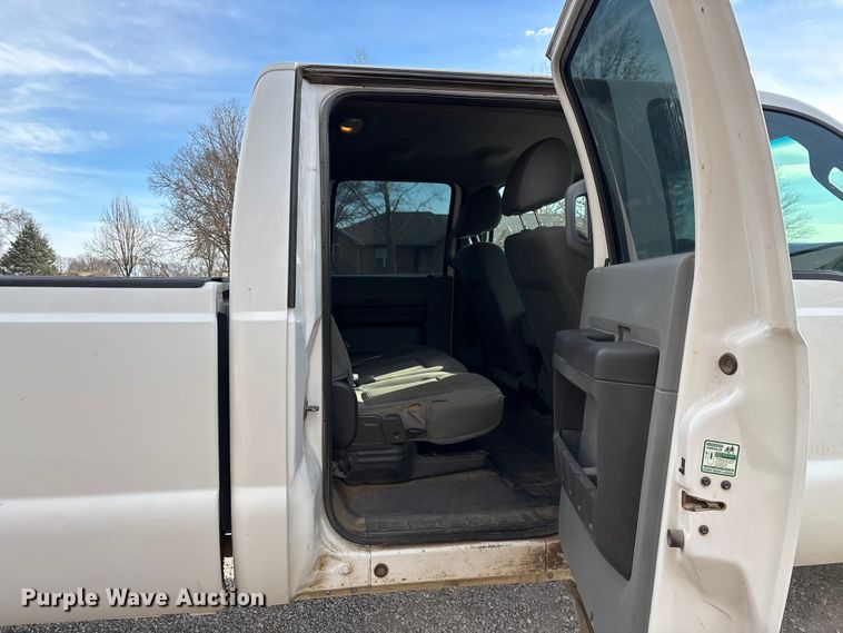 image for item FG0022 2012 Ford F350 Super Duty Crew Cab pickup truck