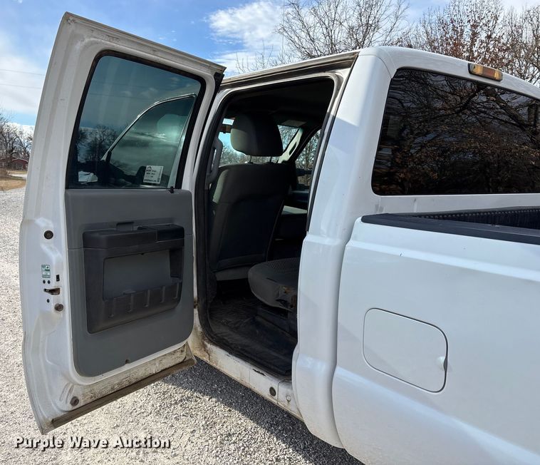 image for item FG0022 2012 Ford F350 Super Duty Crew Cab pickup truck