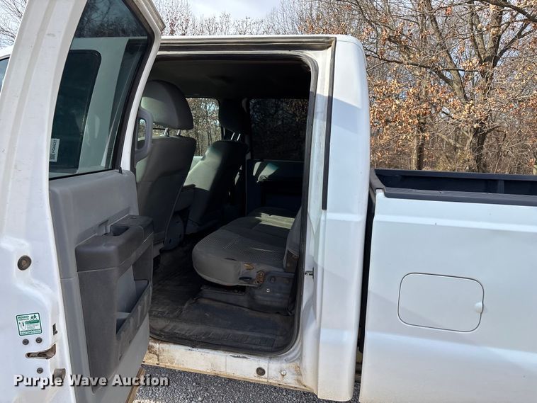 image for item FG0022 2012 Ford F350 Super Duty Crew Cab pickup truck