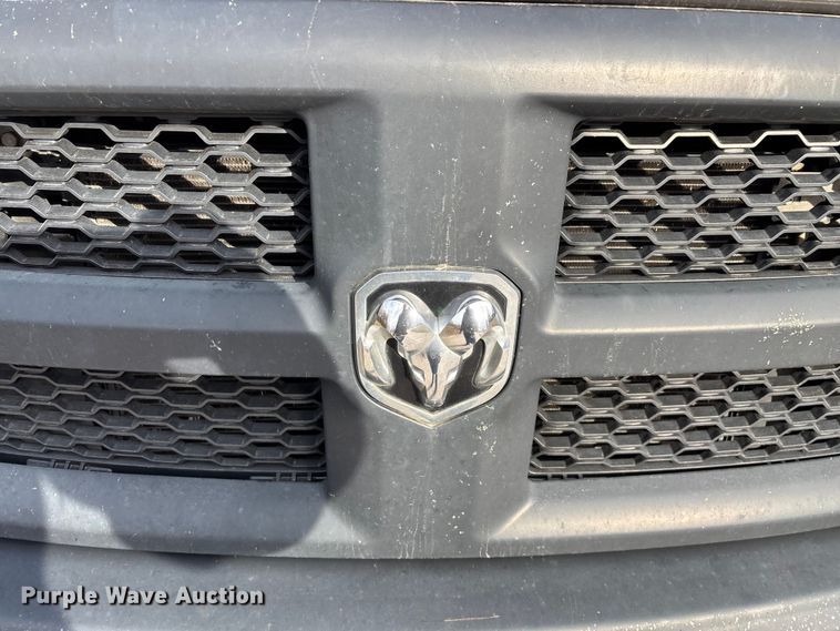 image for item FG0023 2013 RAM 3500 Crew Cab flatbed pickup truck