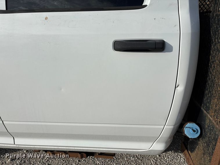 image for item FG0023 2013 RAM 3500 Crew Cab flatbed pickup truck