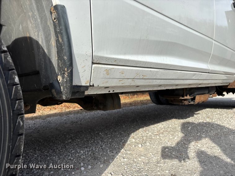 image for item FG0023 2013 RAM 3500 Crew Cab flatbed pickup truck