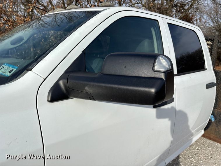 image for item FG0023 2013 RAM 3500 Crew Cab flatbed pickup truck