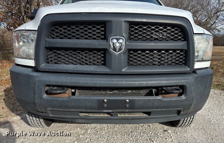 image for item FG0023 2013 RAM 3500 Crew Cab flatbed pickup truck