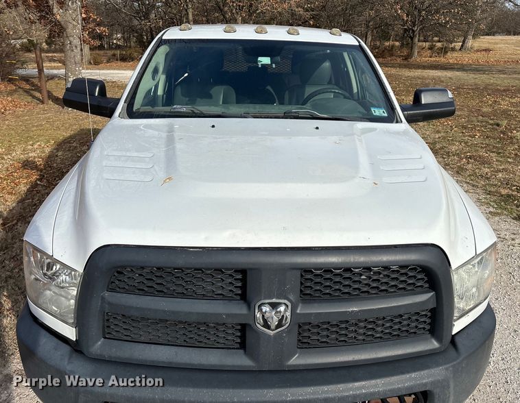 image for item FG0023 2013 RAM 3500 Crew Cab flatbed pickup truck