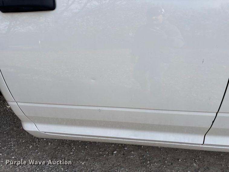 image for item FG0023 2013 RAM 3500 Crew Cab flatbed pickup truck