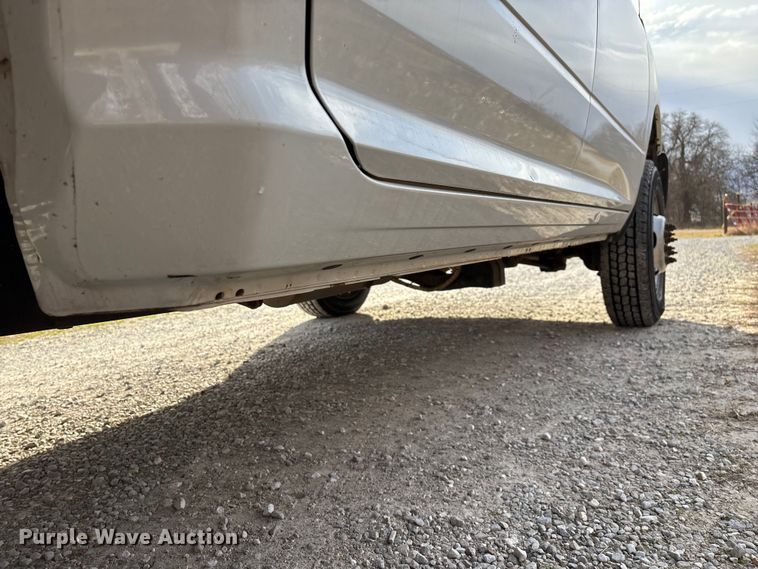 image for item FG0023 2013 RAM 3500 Crew Cab flatbed pickup truck