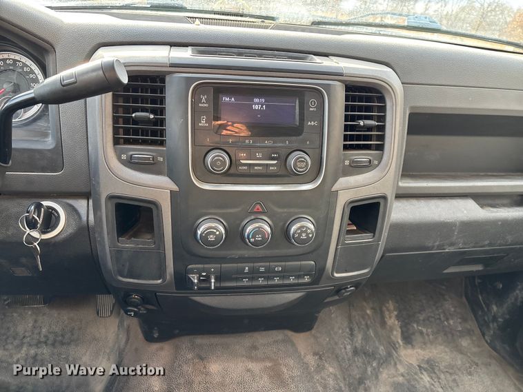 image for item FG0023 2013 RAM 3500 Crew Cab flatbed pickup truck