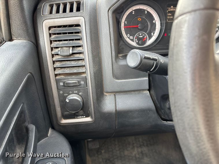 image for item FG0023 2013 RAM 3500 Crew Cab flatbed pickup truck