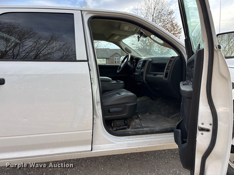 image for item FG0023 2013 RAM 3500 Crew Cab flatbed pickup truck