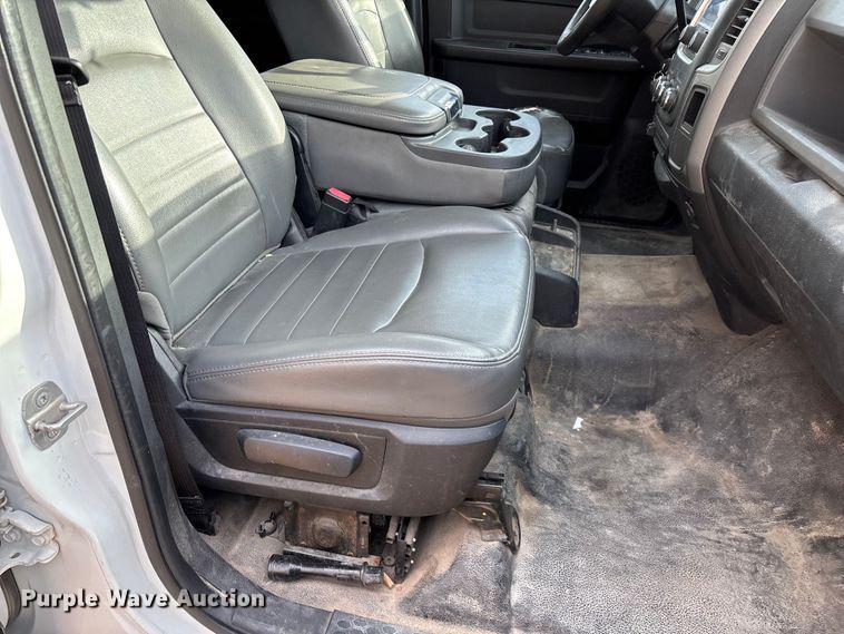 image for item FG0023 2013 RAM 3500 Crew Cab flatbed pickup truck