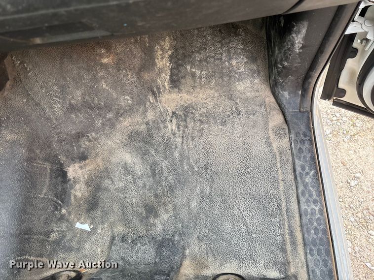 image for item FG0023 2013 RAM 3500 Crew Cab flatbed pickup truck