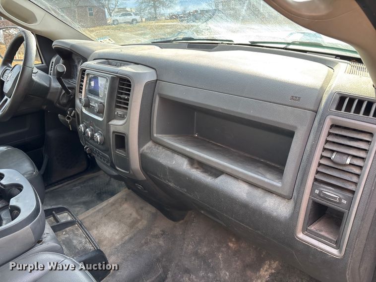 image for item FG0023 2013 RAM 3500 Crew Cab flatbed pickup truck