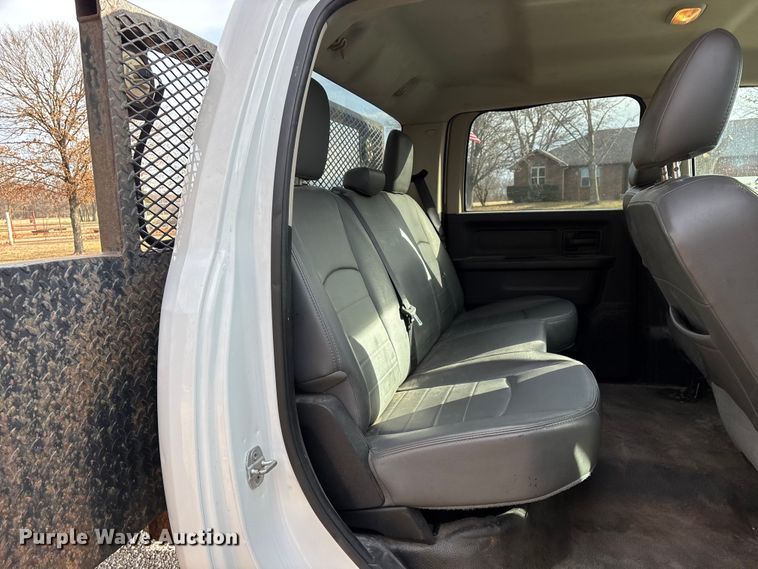 image for item FG0023 2013 RAM 3500 Crew Cab flatbed pickup truck