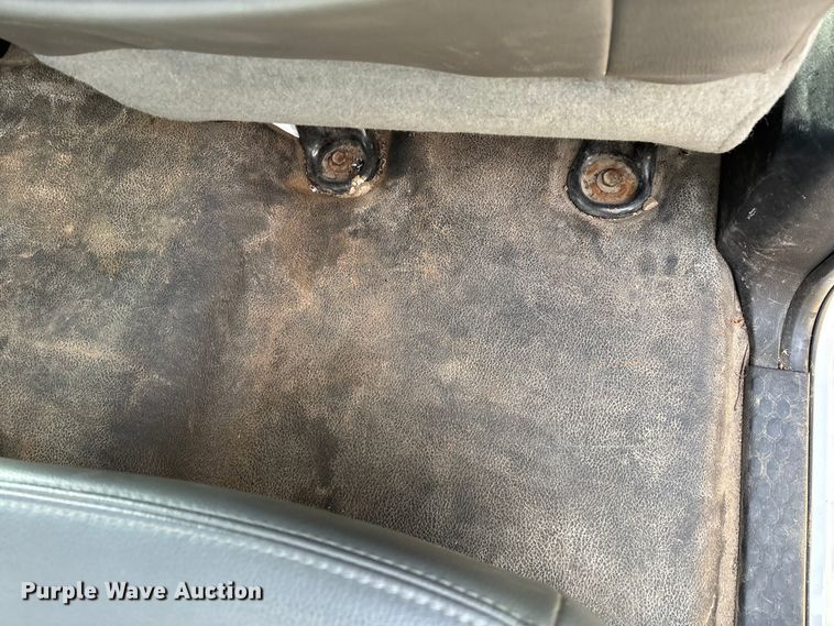 image for item FG0023 2013 RAM 3500 Crew Cab flatbed pickup truck