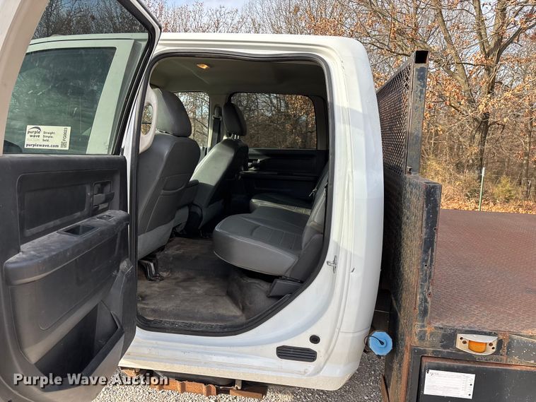 image for item FG0023 2013 RAM 3500 Crew Cab flatbed pickup truck