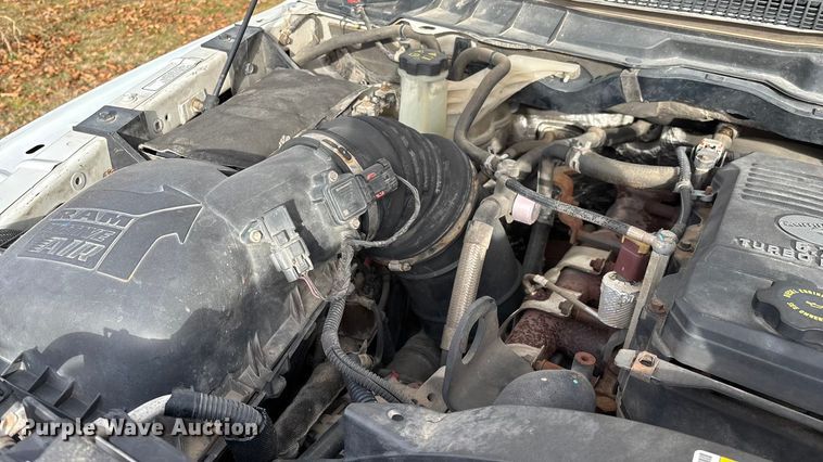 image for item FG0023 2013 RAM 3500 Crew Cab flatbed pickup truck